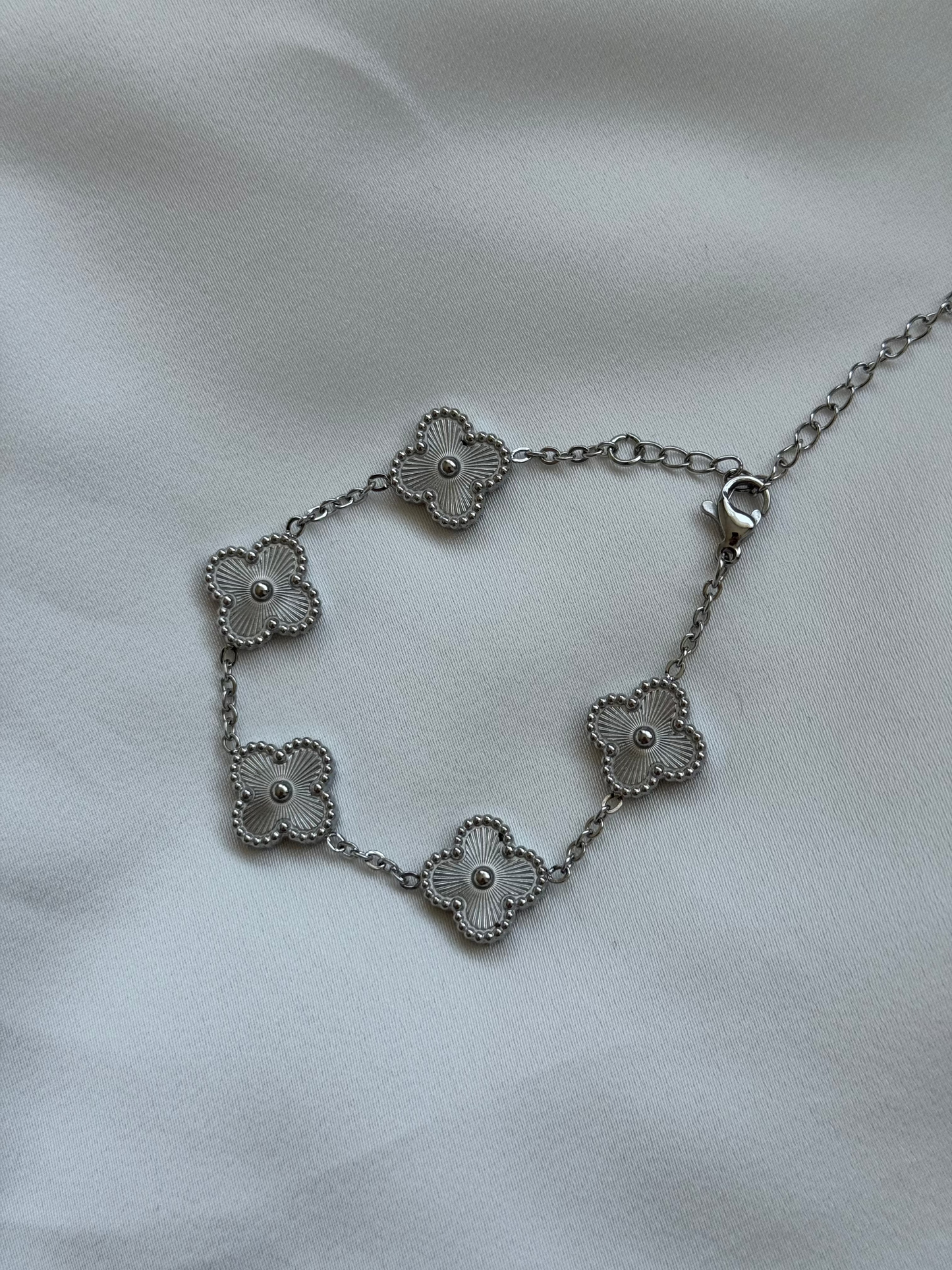 Crystal clover bracelet