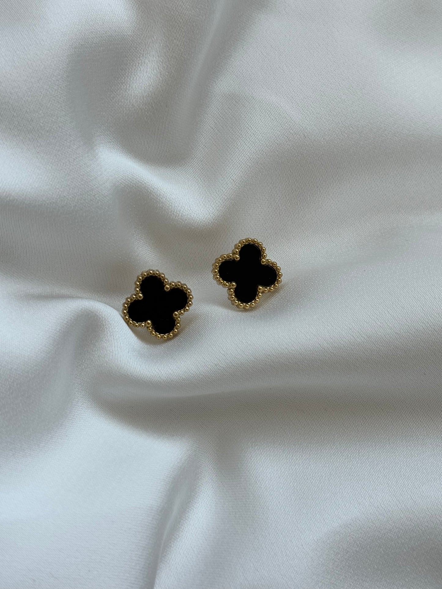 Midnight clover earring