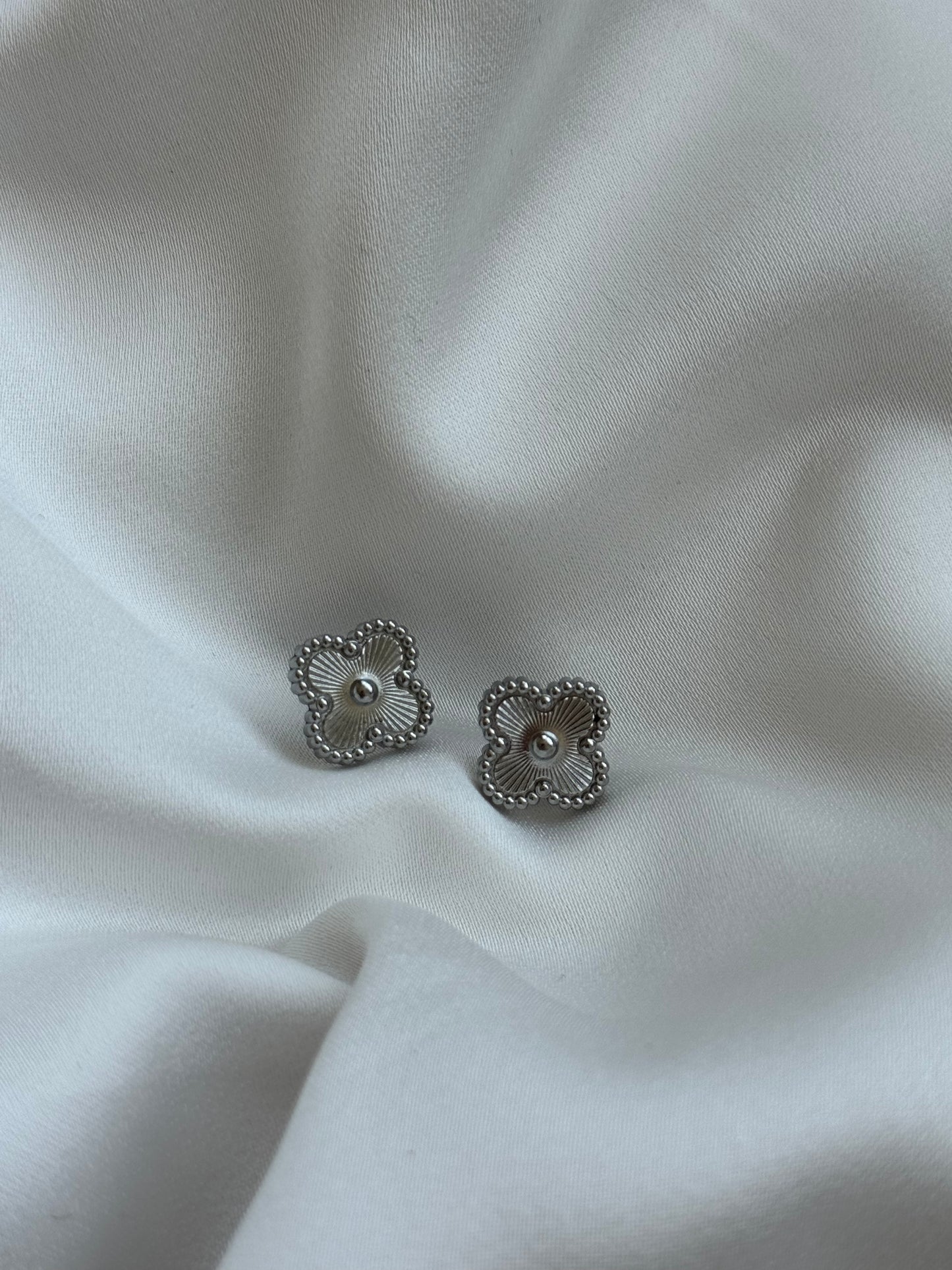 Moonlight clover earring