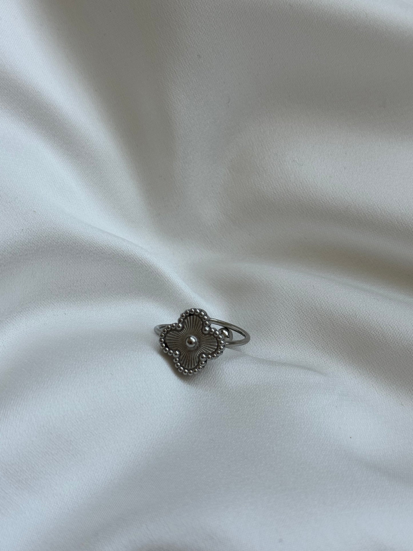 Moon clover ring