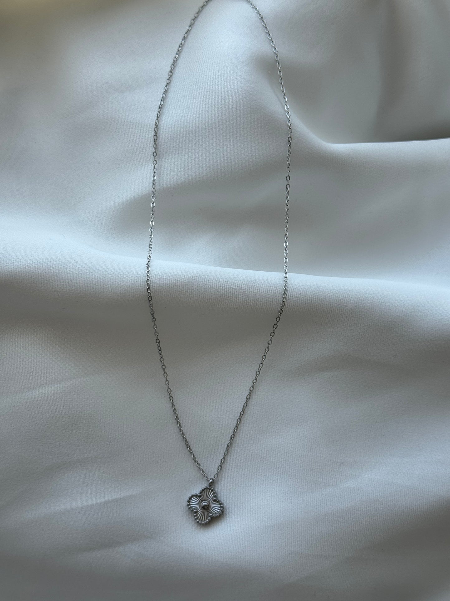 Moonlight clover necklace