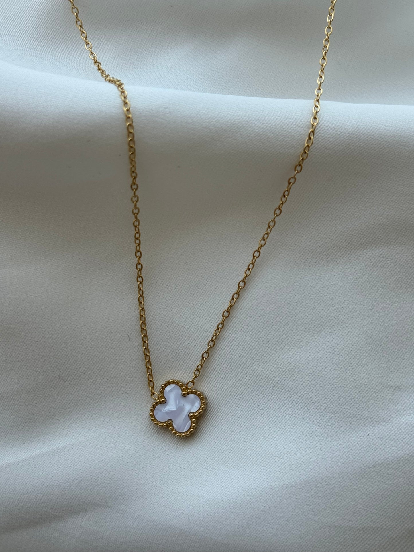 Cloud clover necklace