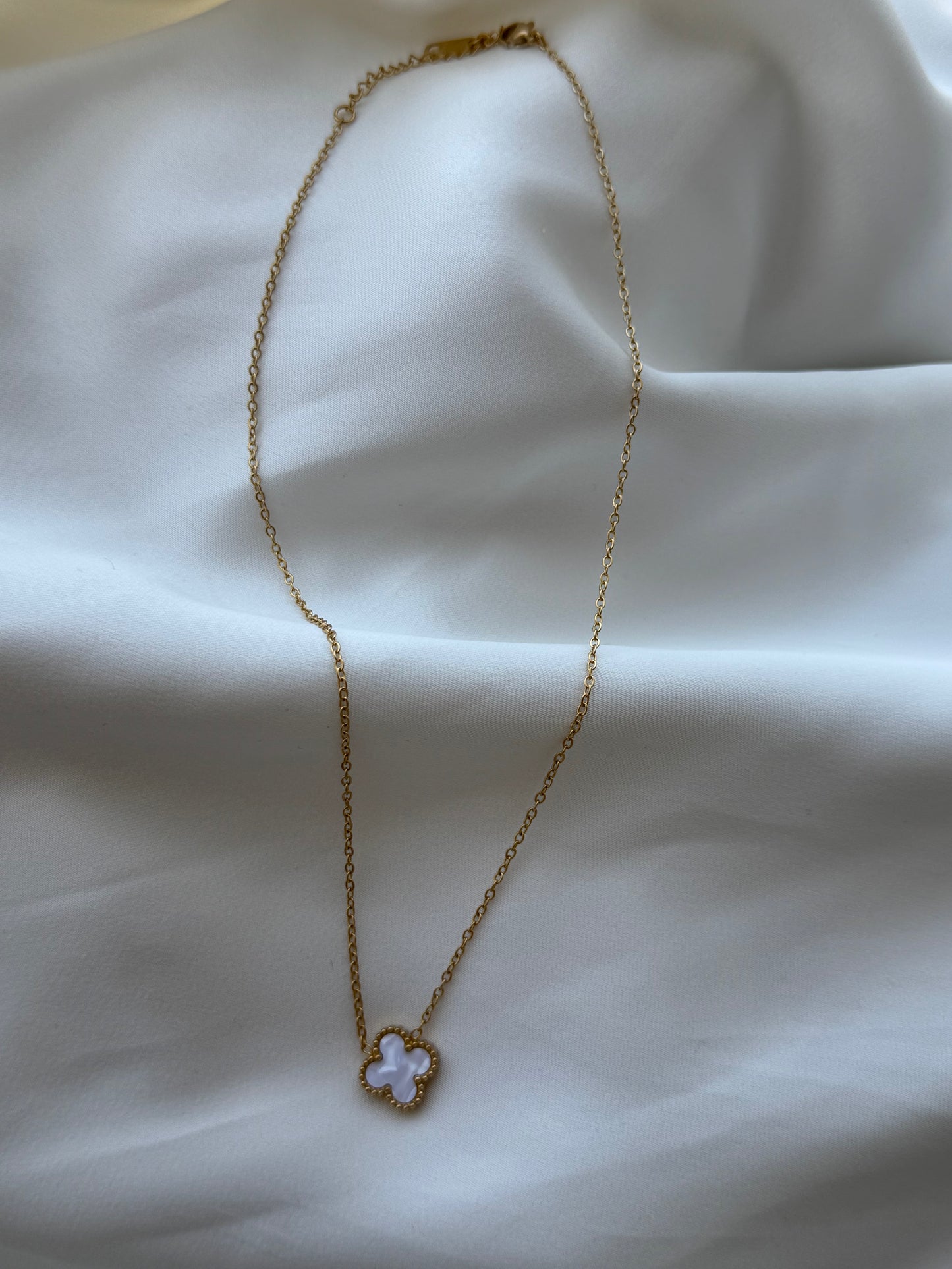 Cloud clover necklace