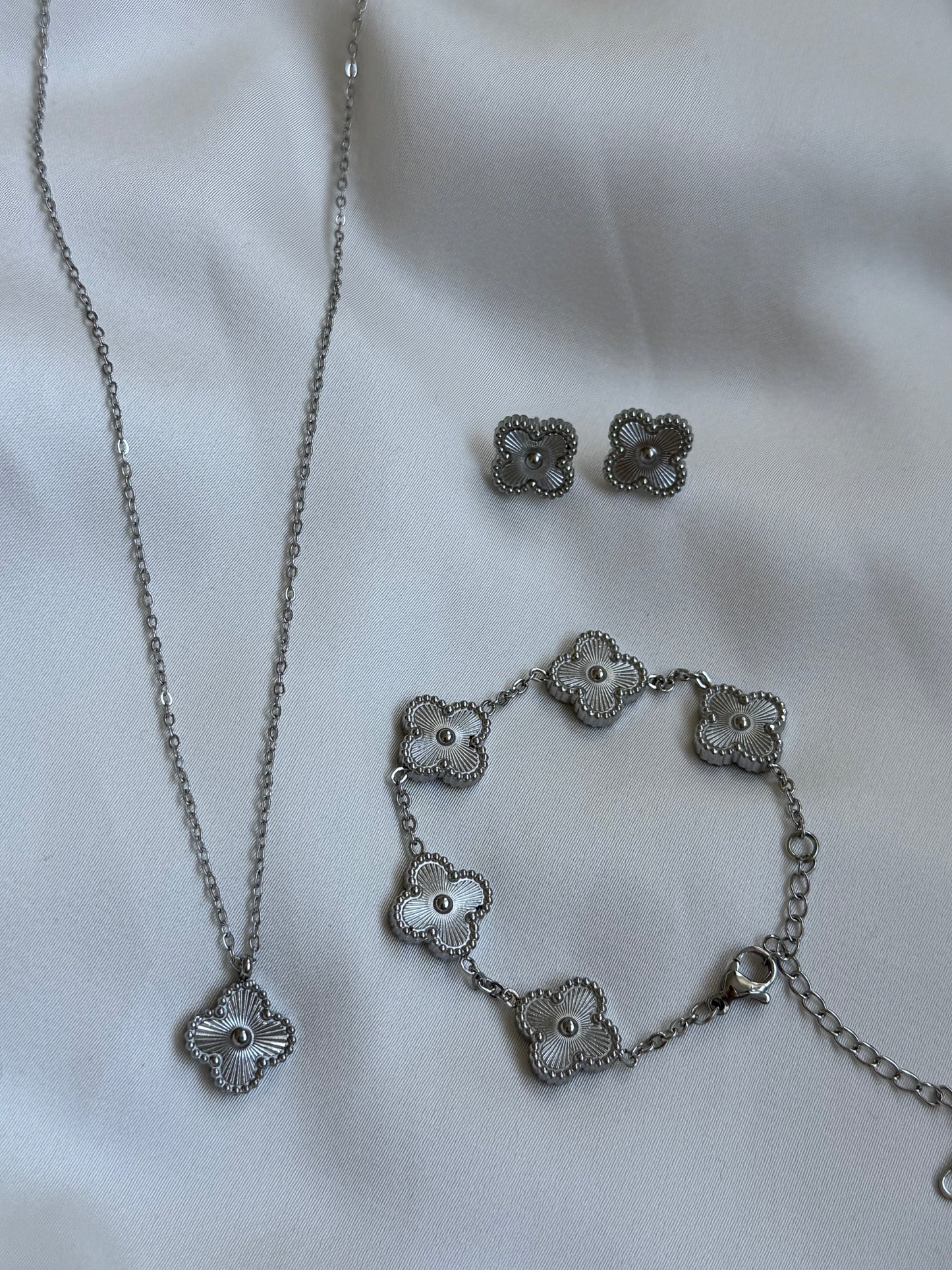 Moonlight clover set