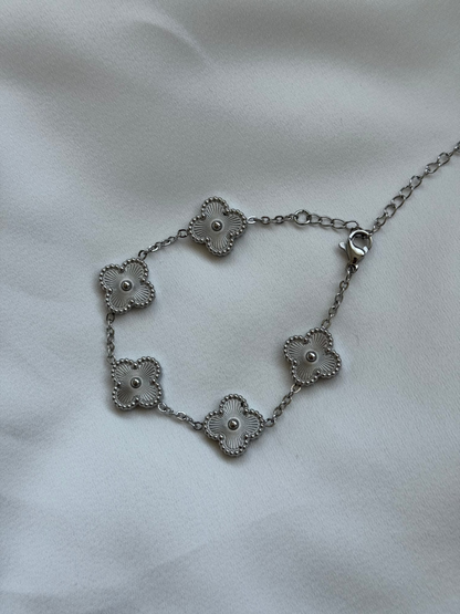 Crystal clover bracelet