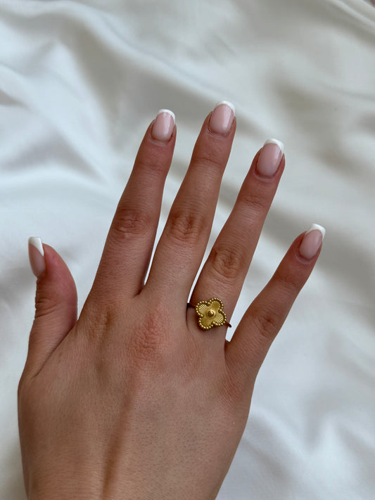 Sun clover ring