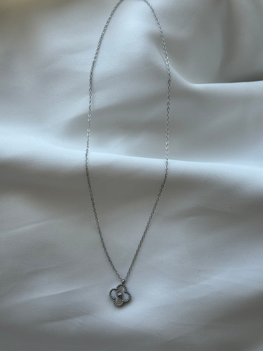 Moonlight clover necklace